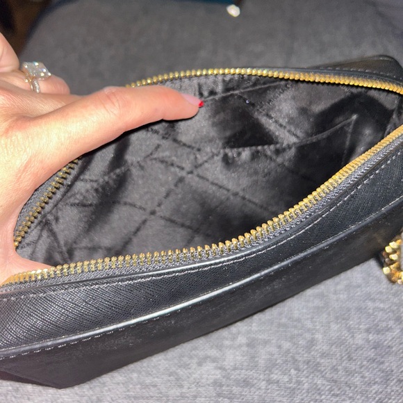 Michael Kors Women's Jet Set Item Crossbody Bag in Black with Gold Hardware - Picture 4 of 5